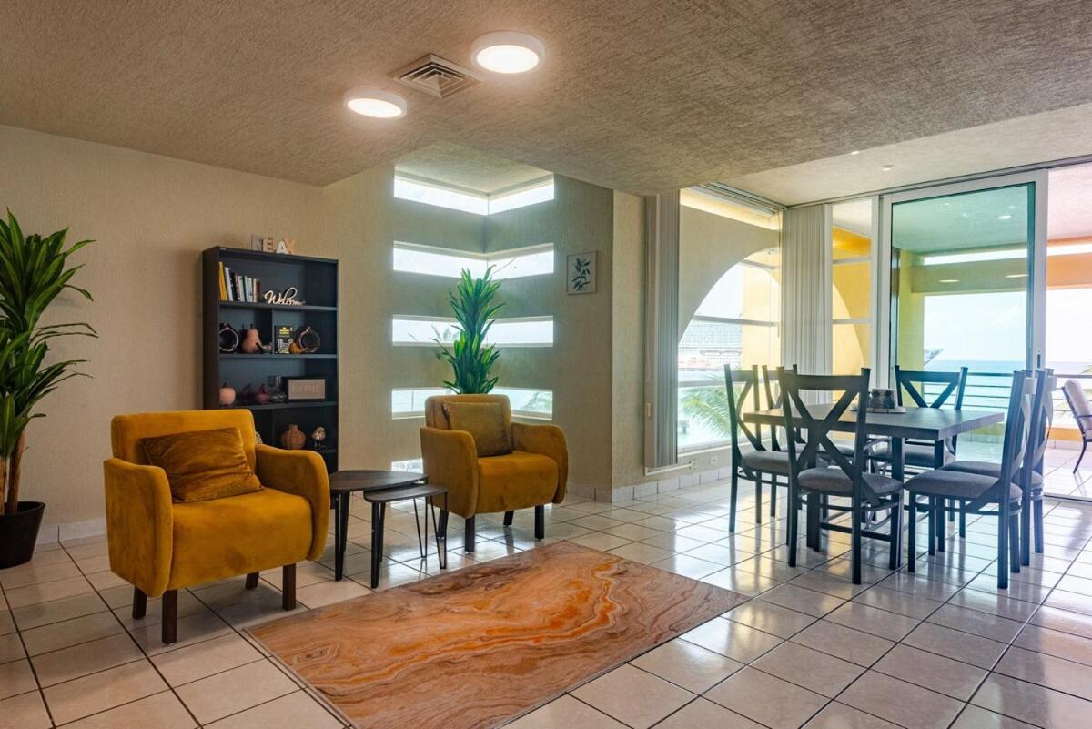 Amazing Oceanfront In Downtown Apartment *